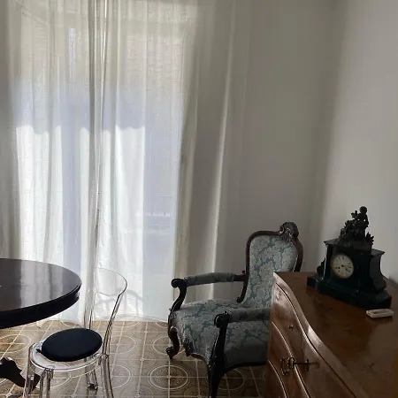 In San Domenico Maggiore 3 4*