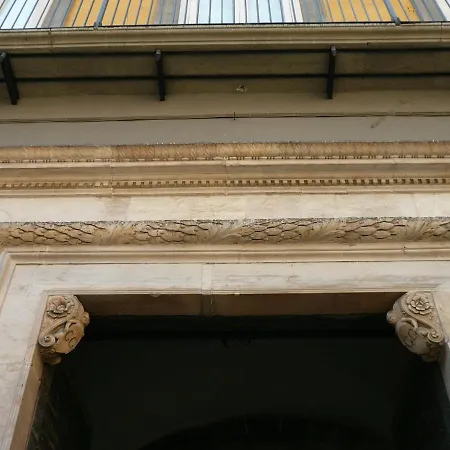ベッド・アンド・ブレックファスト In San Domenico Maggiore 3 ナポリ
