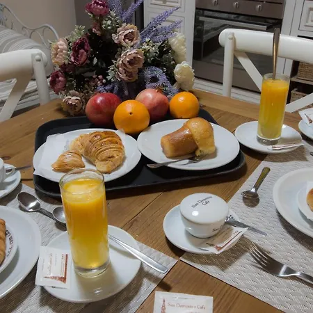 In San Domenico Maggiore 3 3*