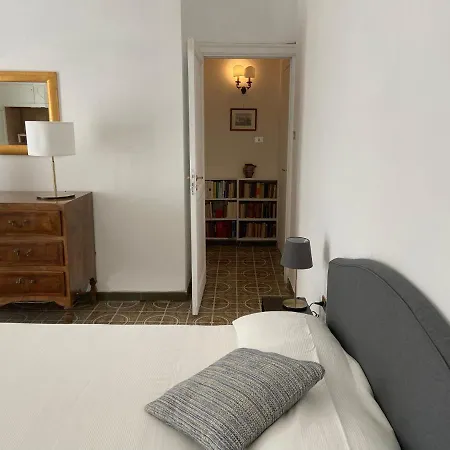 In San Domenico Maggiore 3 3*