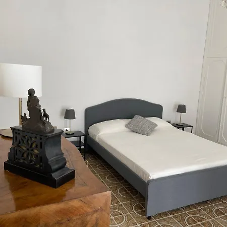 In San Domenico Maggiore 3