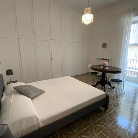 In San Domenico Maggiore 3 3*