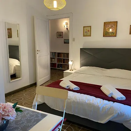 Bed & Breakfast In San Domenico Maggiore 3 3*