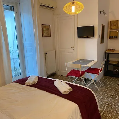 In San Domenico Maggiore 3 * Neapol