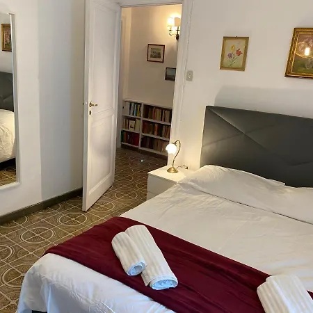 In San Domenico Maggiore 3 Naples