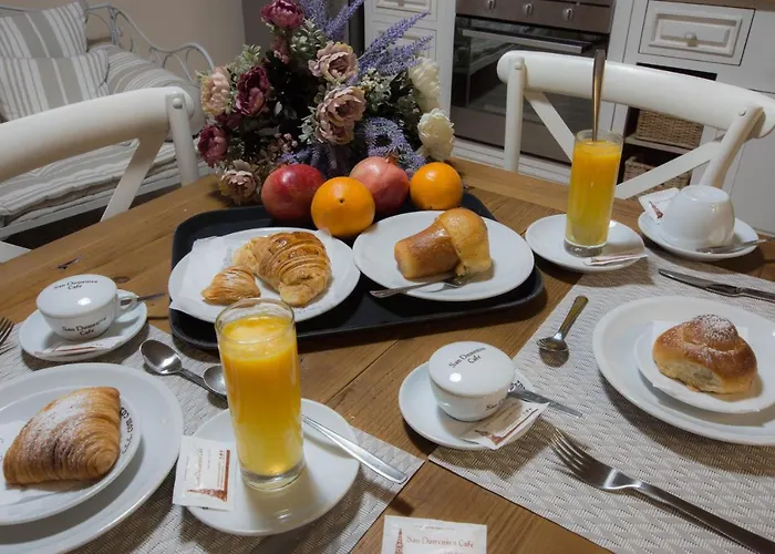 In San Domenico Maggiore 3 3*