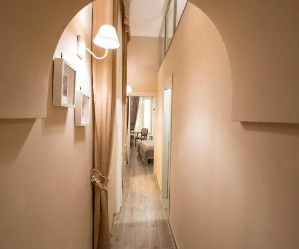 In San Domenico Maggiore 3 3*