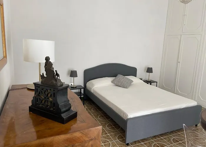 In San Domenico Maggiore 3