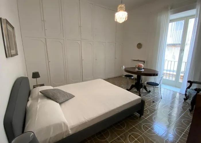 In San Domenico Maggiore 3 3*