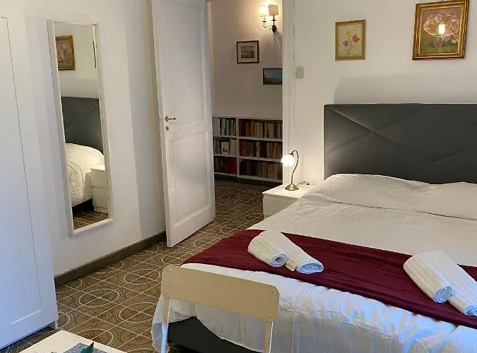 In San Domenico Maggiore 3 Bed and breakfast 3*